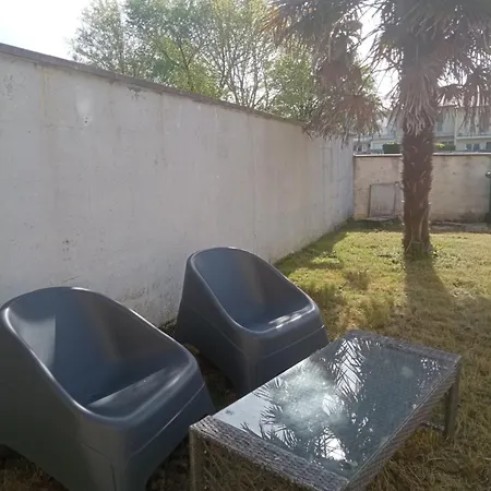 Holiday home Maison 5 Avec Jardins Proche Nantes *
